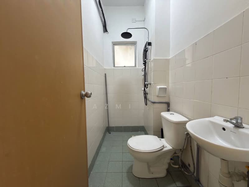Pangsapuri untuk Dijual di Melur Apartment - Azmi . - Bathroom - PropertyGuru.com.my