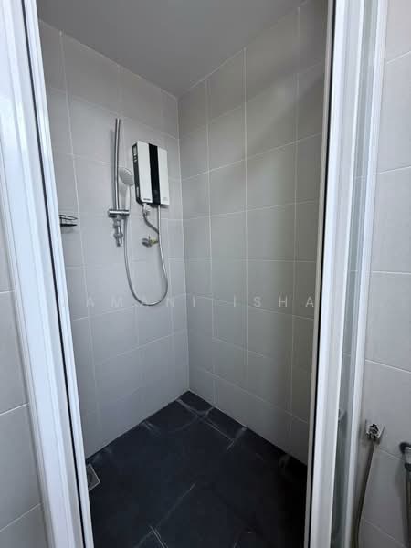 Servis Apartment untuk Disewa di Cerrado Residence @ Southville City - Zamani Ishak - Bathroom - PropertyGuru.com.my