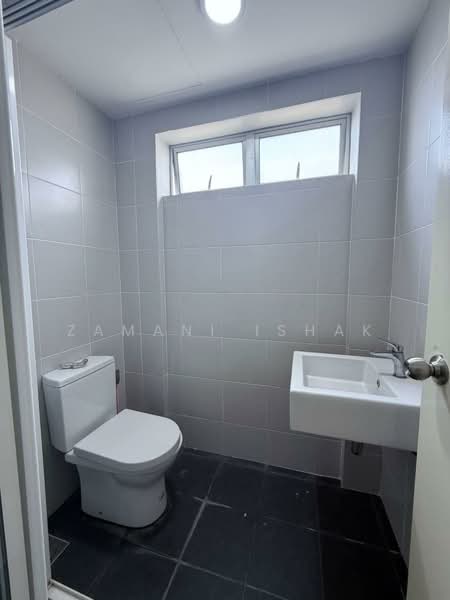 Servis Apartment untuk Disewa di Cerrado Residence @ Southville City - Zamani Ishak - Bathroom - PropertyGuru.com.my