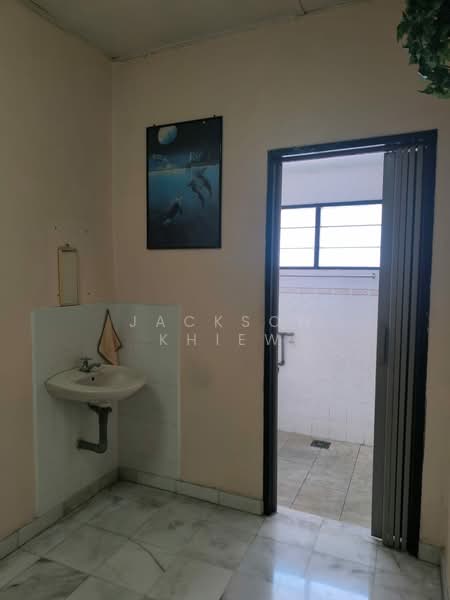 2-storey Terraced House for Sale in Bandar Baru Menglembu (Menglembu) - Jackson Khiew - Bathroom - PropertyGuru.com.my