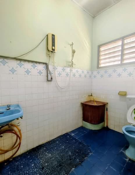 Rumah Teres 2 Tingkat untuk Dijual di Taman Suria Jaya (Cheras) - Jenny Choong - Bathroom - PropertyGuru.com.my