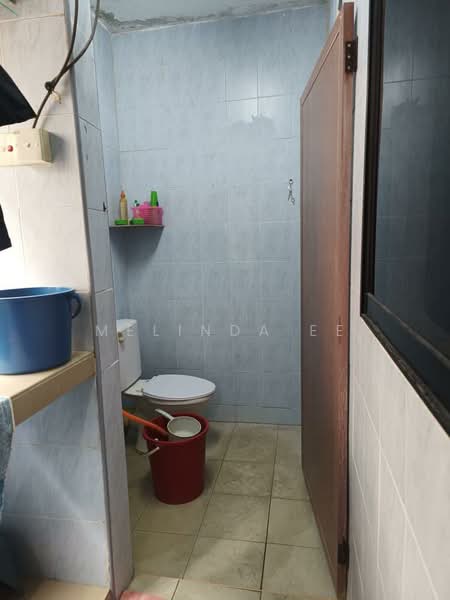 Rumah Flat untuk Dijual di Flat Taman Ungku Tun Aminah - Melinda Ee - Bathroom - PropertyGuru.com.my