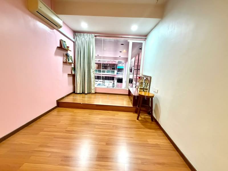 Rumah Teres 2 Tingkat untuk Dijual di Taman Kluang Barat (Kluang) - Shanel Tee - Living Room - PropertyGuru.com.my