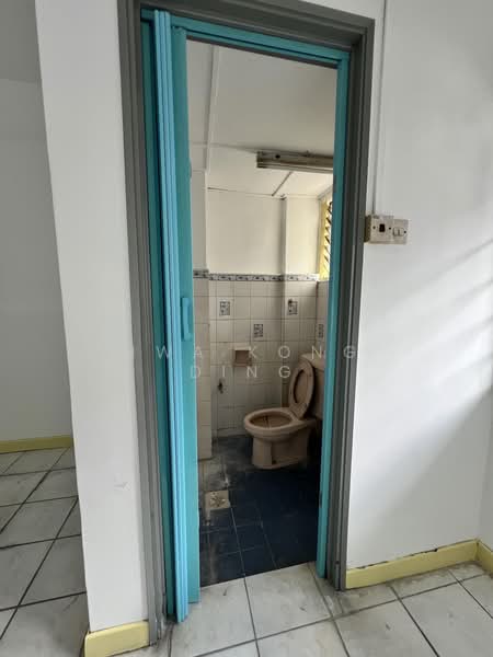 Pangsapuri untuk Dijual di Sri Cempaka (Puchong Jaya) - Hwa Kong Ding - Master bathroom  - PropertyGuru.com.my