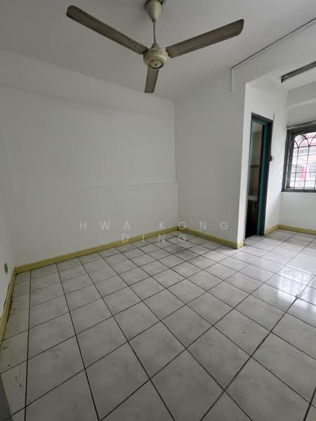 Pangsapuri untuk Dijual di Sri Cempaka (Puchong Jaya) - Hwa Kong Ding - Master bedroom  - PropertyGuru.com.my