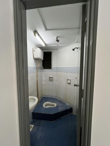 Pangsapuri untuk Dijual di Sri Cempaka (Puchong Jaya) - Hwa Kong Ding - Shared bathroom  - PropertyGuru.com.my