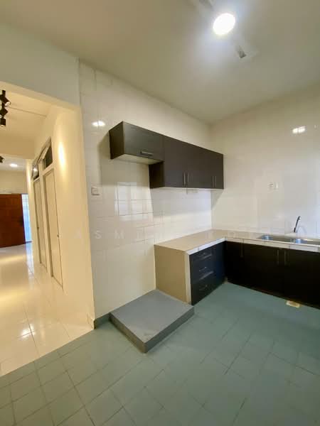 2-storey Terraced House for Rent in Bandar Putra Permai (Seri Kembangan) - Jasmine Kok - Kitchen - PropertyGuru.com.my