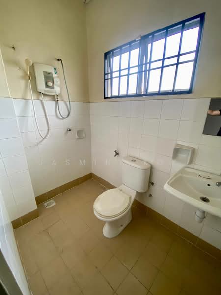 2-storey Terraced House for Rent in Bandar Putra Permai (Seri Kembangan) - Jasmine Kok - Bathroom - PropertyGuru.com.my