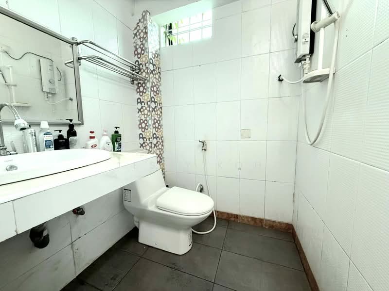1-storey Terraced House for Rent in Taman Pelangi (Johor Bahru) - Jessy Koh - Bathroom - PropertyGuru.com.my