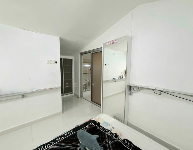 1-storey Terraced House for Rent in Taman Pelangi (Johor Bahru) - Jessy Koh - Bedroom - PropertyGuru.com.my