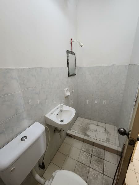 Apartment for Sale at Pangsapuri Lagoon Perdana - Steven Tan - Bathroom - PropertyGuru.com.my
