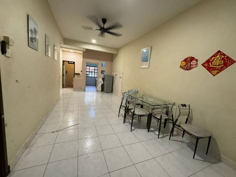Rumah Teres 1.5 Tingkat untuk Disewa di Taman Pelangi Indah (Ulu Tiram) - June Teo - Living Room - PropertyGuru.com.my