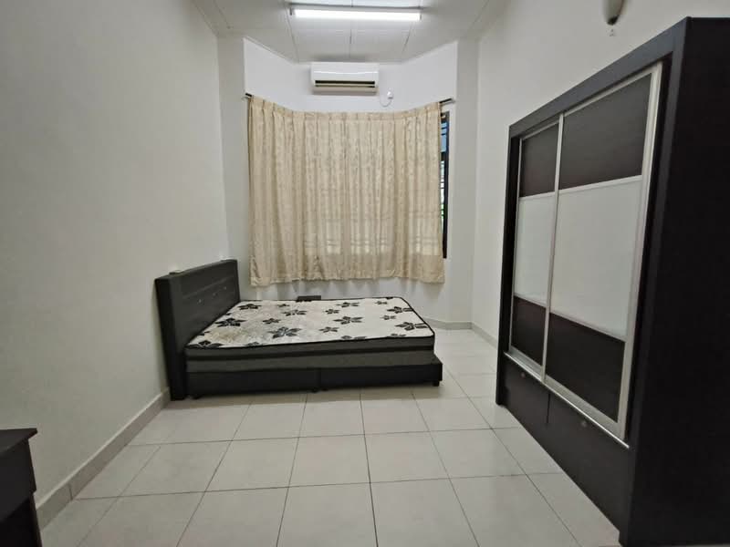 Rumah Teres 1 Tingkat untuk Dijual di Taman Bestari Indah (Ulu Tiram) - Kim . - Bedroom - PropertyGuru.com.my