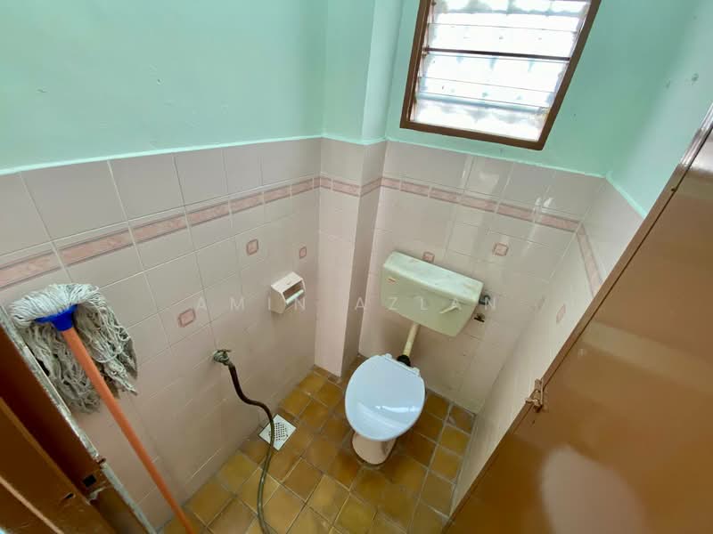 Rumah Teres 2 Tingkat untuk Dijual di Usj 1 (Subang Jaya) - Amin Azlan - Bathroom - PropertyGuru.com.my