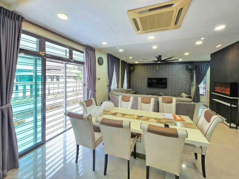 Semi-Detached House for Sale in Indahpura Industrial Park (Kulai) - Han Yong Ang - Living Room - PropertyGuru.com.my
