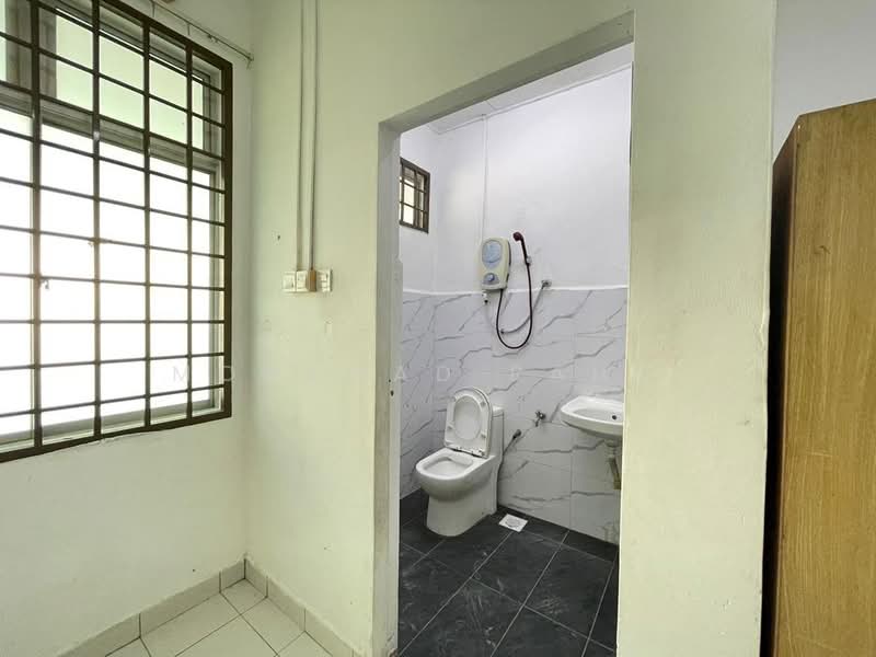 Rumah Teres 1 Tingkat untuk Dijual di Taman Puteri Wangsa (Ulu Tiram) - Mohamad Rahfi - Bathroom - PropertyGuru.com.my