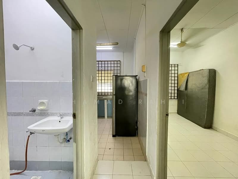 Rumah Teres 1 Tingkat untuk Dijual di Taman Puteri Wangsa (Ulu Tiram) - Mohamad Rahfi - Kitchen - PropertyGuru.com.my