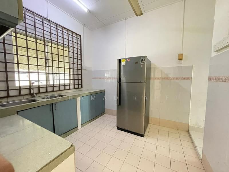 Rumah Teres 1 Tingkat untuk Dijual di Taman Puteri Wangsa (Ulu Tiram) - Mohamad Rahfi - Kitchen - PropertyGuru.com.my