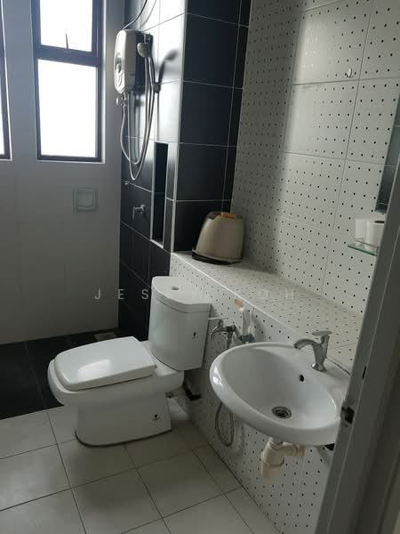 Servis Apartment untuk Disewa di The Sky Executive Suites - Jessy Koh - Bathroom - PropertyGuru.com.my