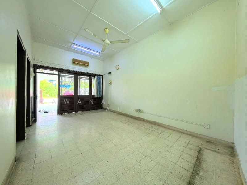 1-storey Terraced House for Sale in Taman Sungai Jelok (Kajang) - Zawana BT Zaidi Ana - Living Room - PropertyGuru.com.my