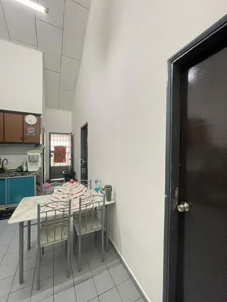 1-storey Terraced House for Sale in Taman Flora Heights (Pasir Gudang) - Mohamad Rahfi - Kitchen - PropertyGuru.com.my