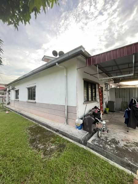 1-storey Terraced House for Sale in Taman Flora Heights (Pasir Gudang) - Mohamad Rahfi - Exterior - PropertyGuru.com.my