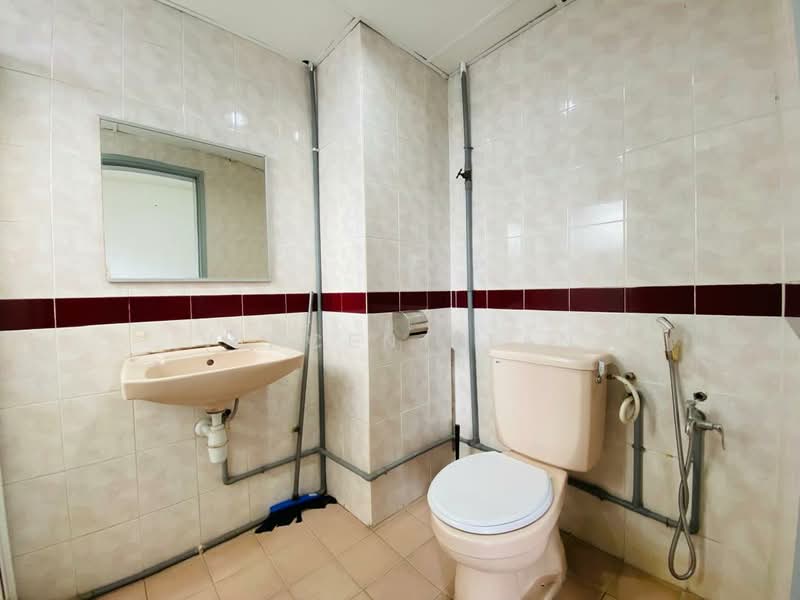 Condominium for Sale at Mutiara Oriental - Vincent Tan - Bathroom - PropertyGuru.com.my