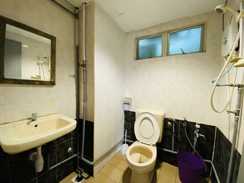Condominium for Sale at Mutiara Oriental - Vincent Tan - Bathroom - PropertyGuru.com.my