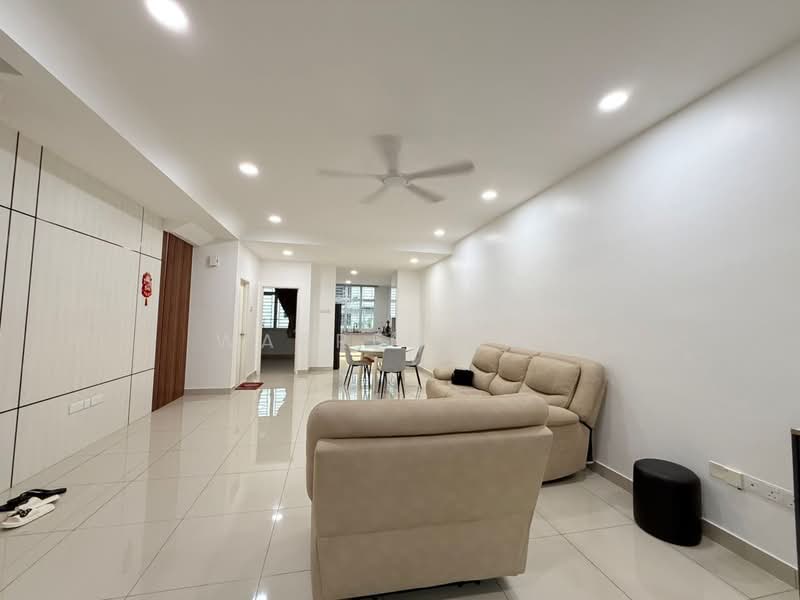 Rumah Teres 2 Tingkat untuk Dijual di Taman Mutiara Rini (Skudai) - Warren Tay - Living Room - PropertyGuru.com.my