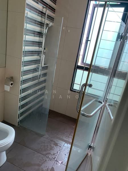 Kondominium untuk Disewa di LaCosta @ Sunway South Quay - Huan Boon Liang - Bathroom - PropertyGuru.com.my