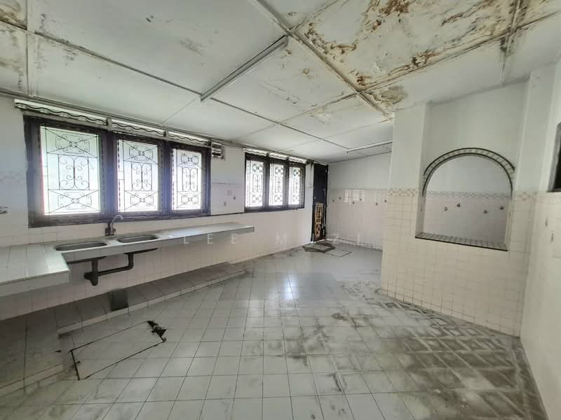 2-storey Terraced House for Sale in Taman Musim Bunga (Ipoh) - Lee Muzi - Kitchen - PropertyGuru.com.my