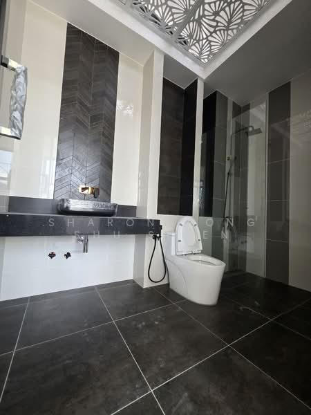 Semi-Detached House for Sale in Setia Tropika (Johor Bahru) - Sharon Wong Shu Shien - Bathroom - PropertyGuru.com.my