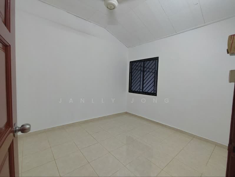1-storey Terraced House for Sale in Taman Bukit Kempas (Tampoi) - Janlly Jong - Interior - PropertyGuru.com.my