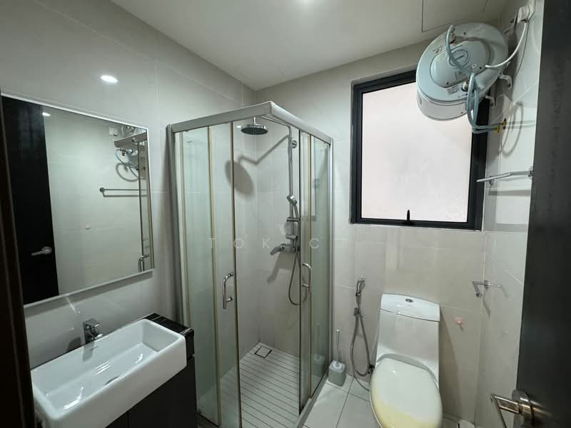 Condominium for Rent at Bay Point @ Country Garden Danga Bay - Tok CJ - Bathroom - PropertyGuru.com.my