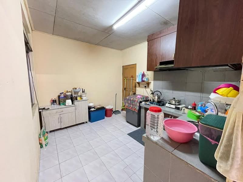 2-storey Terraced House for Sale in Taman Mawar (Pasir Gudang) - Mohamad Rahfi - Kitchen - PropertyGuru.com.my