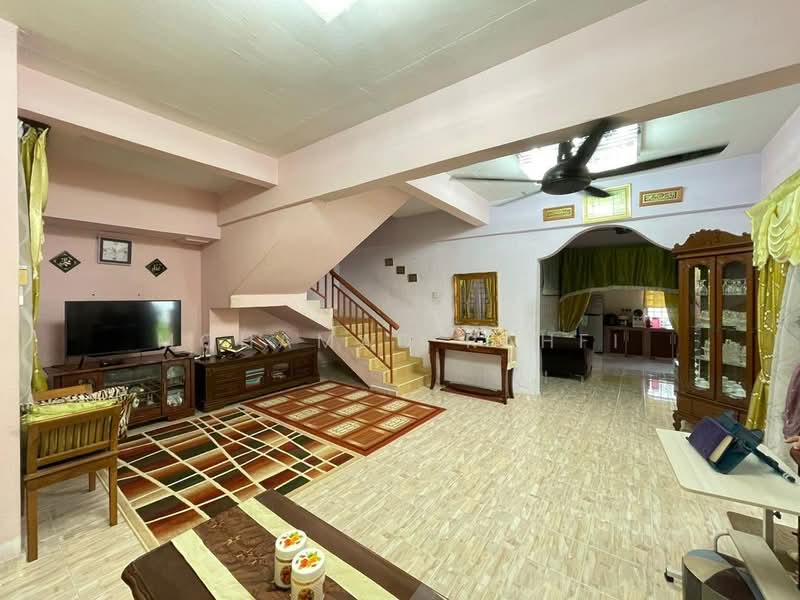 2-storey Terraced House for Sale in Taman Mawar (Pasir Gudang) - Mohamad Rahfi - Living Room - PropertyGuru.com.my