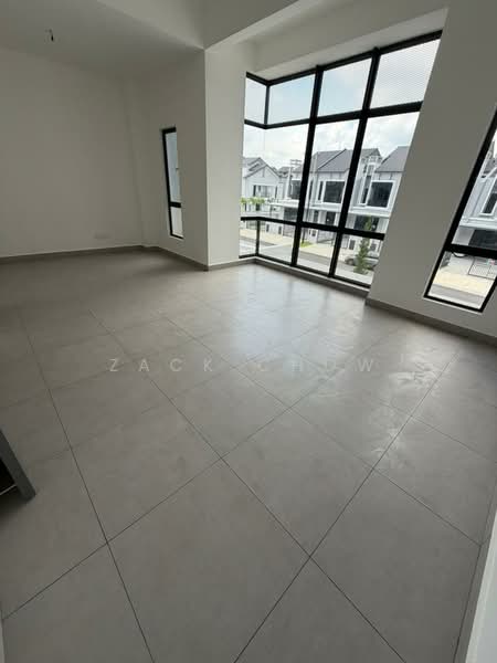 Rumah Teres 2 Tingkat untuk Dijual di Taman Eco Cascadia (Tebrau) - Zack Chow - Living Room - PropertyGuru.com.my