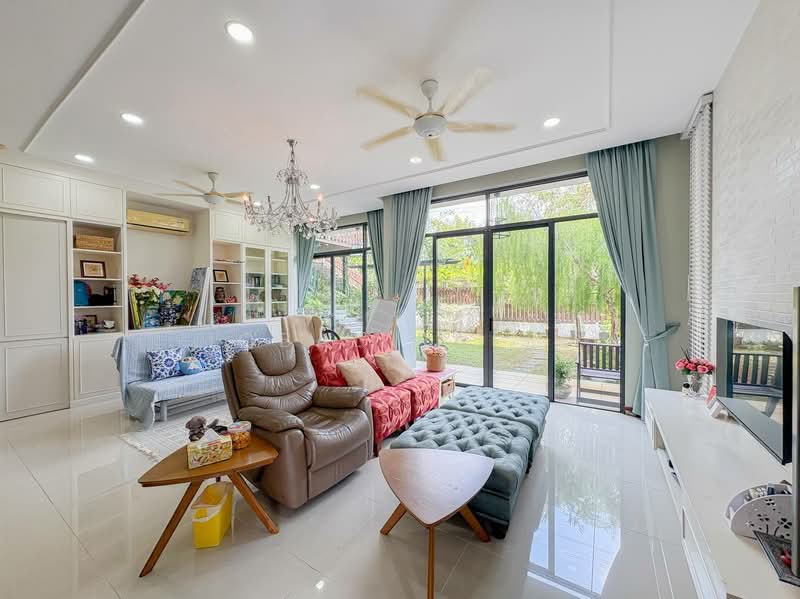 Rumah Berkembar untuk Dijual di Seri Kembangan (Selangor) - Iqbal Rafei - Living Room - PropertyGuru.com.my