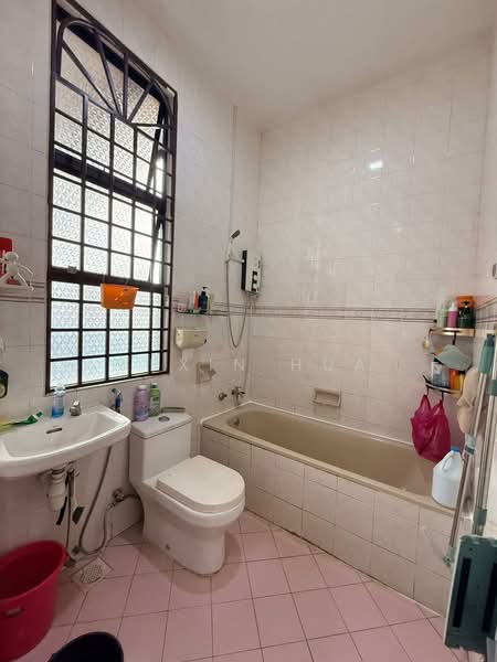 2-storey Terraced House for Sale in Taman Desa Cemerlang (Ulu Tiram) - Kexin Hua - Bathroom - PropertyGuru.com.my