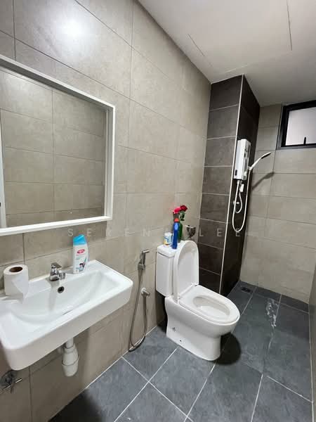Servis Apartment untuk Disewa di AraTre' Residences - Serena Lee - Bathroom - PropertyGuru.com.my