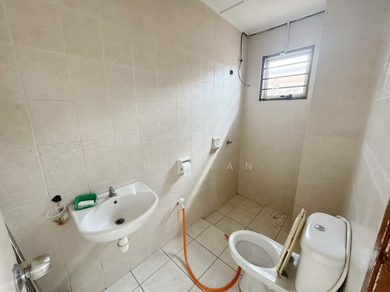 Semi-Detached House for Sale in Kepong (Kuala Lumpur) - Suki Tan - Bathroom - PropertyGuru.com.my