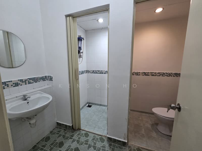 Kondominium untuk Dijual di Seri Maya Condominium - Kenson Ho - Bathroom - PropertyGuru.com.my