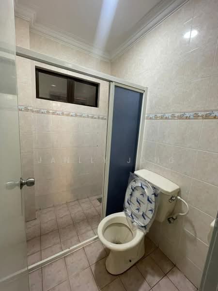 1.5-storey Terraced House for Sale in Taman Pelangi Indah (Ulu Tiram) - Janlly Jong - Bathroom - PropertyGuru.com.my