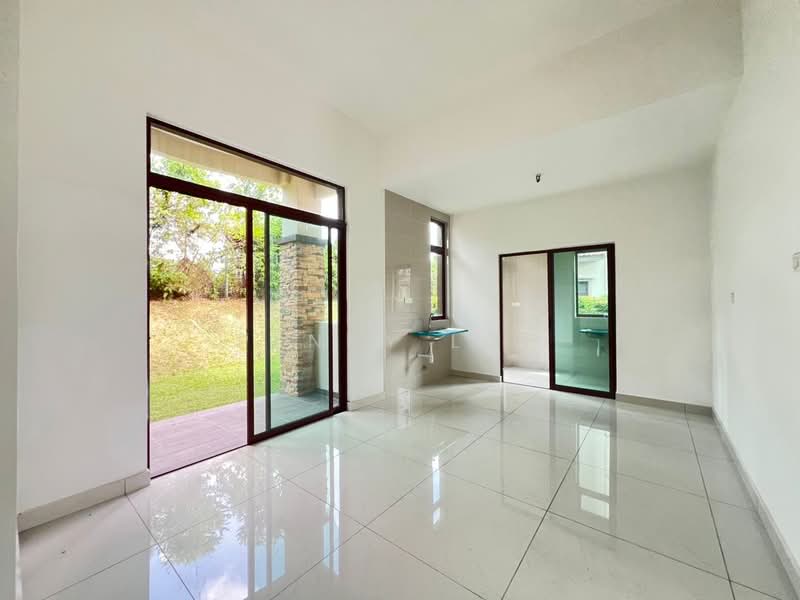 Rumah Teres 2 Tingkat untuk Dijual di Diamond City (Semenyih) - Penny Loh - Living Room - PropertyGuru.com.my