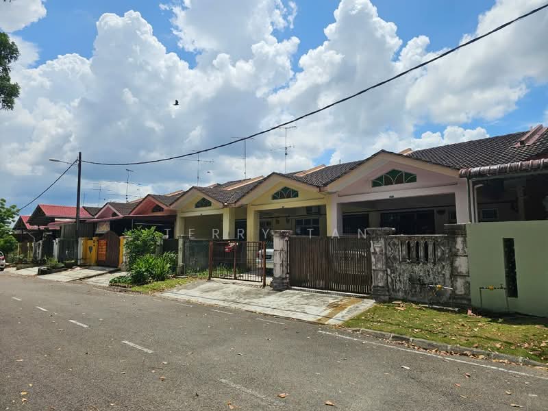 1-storey Terraced House for Sale in Bandar Putra (Kulai) - Terry Tan - Exterior - PropertyGuru.com.my