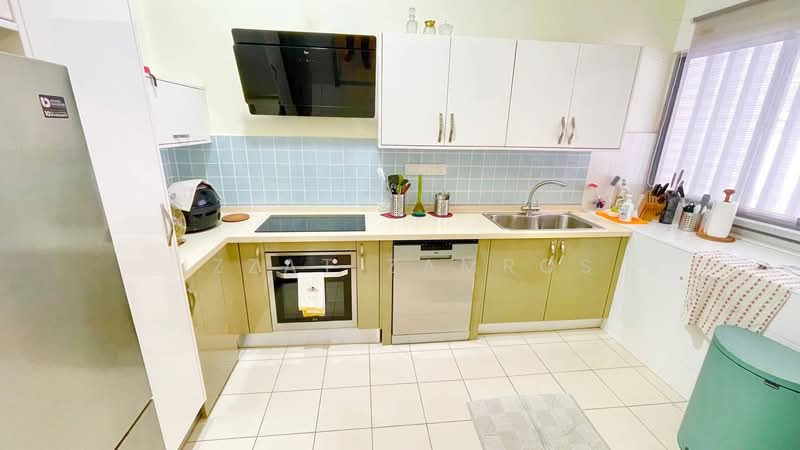 3-storey Terraced House for Sale in Symphony Hills (Cyberjaya) - Izzat Zamros - Kitchen - PropertyGuru.com.my