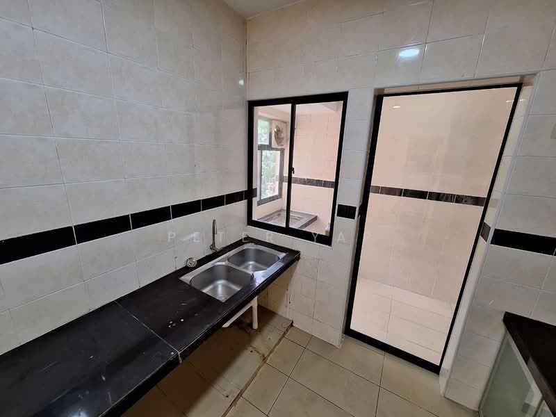 Pangsapuri untuk Dijual di Desa Aman Puri Apartment - Peter Yap - Kitchen - PropertyGuru.com.my