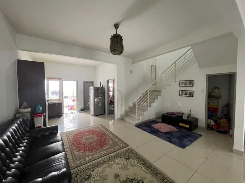 Rumah Teres 2 Tingkat untuk Dijual di Aman Putri (Sungai Buloh) - Izzat Zamros - Living Room - PropertyGuru.com.my