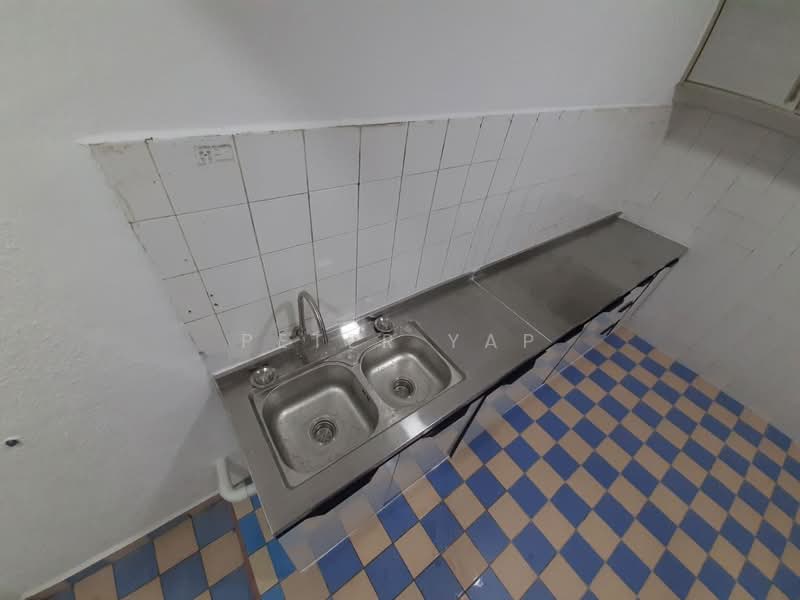 Pangsapuri untuk Dijual di Aman Puri Apartment - Peter Yap - Kitchen - PropertyGuru.com.my