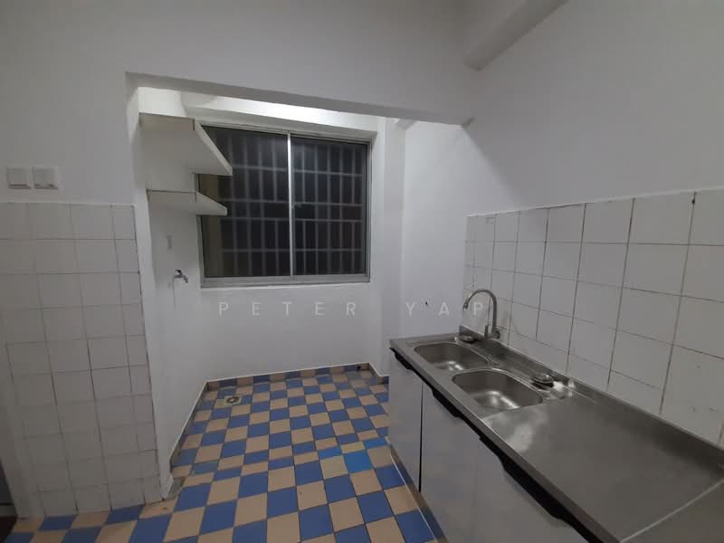 Pangsapuri untuk Dijual di Aman Puri Apartment - Peter Yap - Kitchen - PropertyGuru.com.my